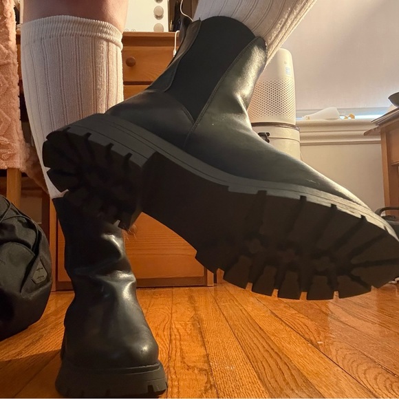 ASOS Design Women’s Black Chelsea Boots - Picture 3 of 7